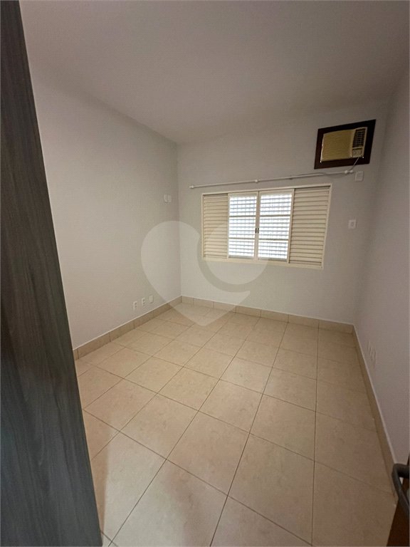 Casa à venda com 3 quartos, sendo 1 suíte, em Jardim Santa Marta, Cuiabá, MT