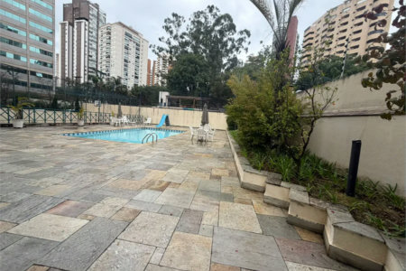 Apartamento à venda com 3 suítes em Vila Suzana, São Paulo, SP