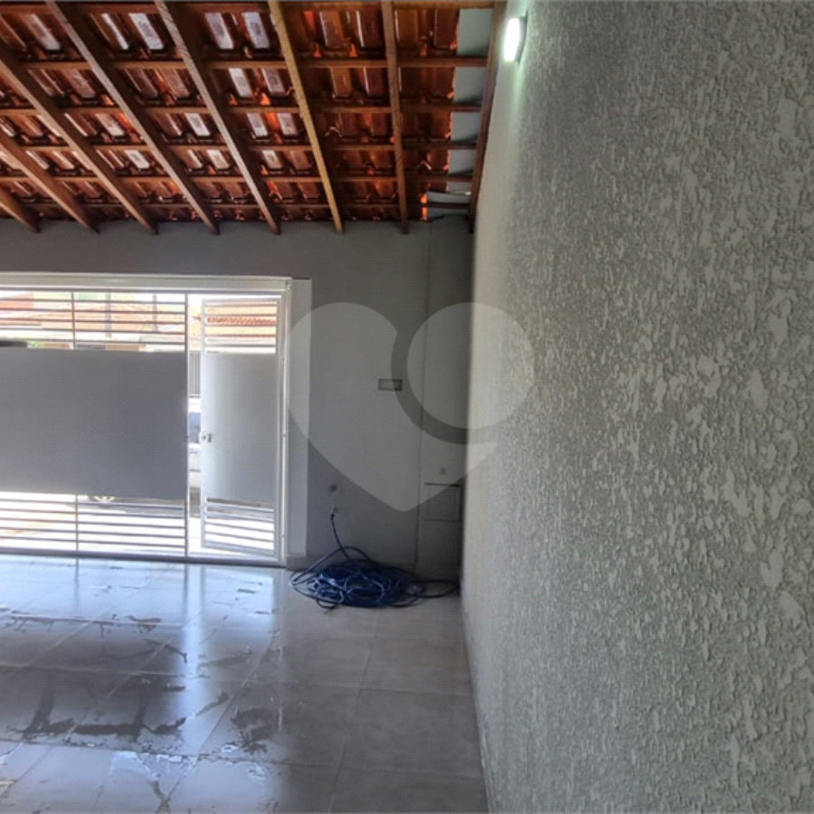 Casa à venda com 3 quartos, sendo 1 suíte, em Vila Brizzola, Indaiatuba, SP