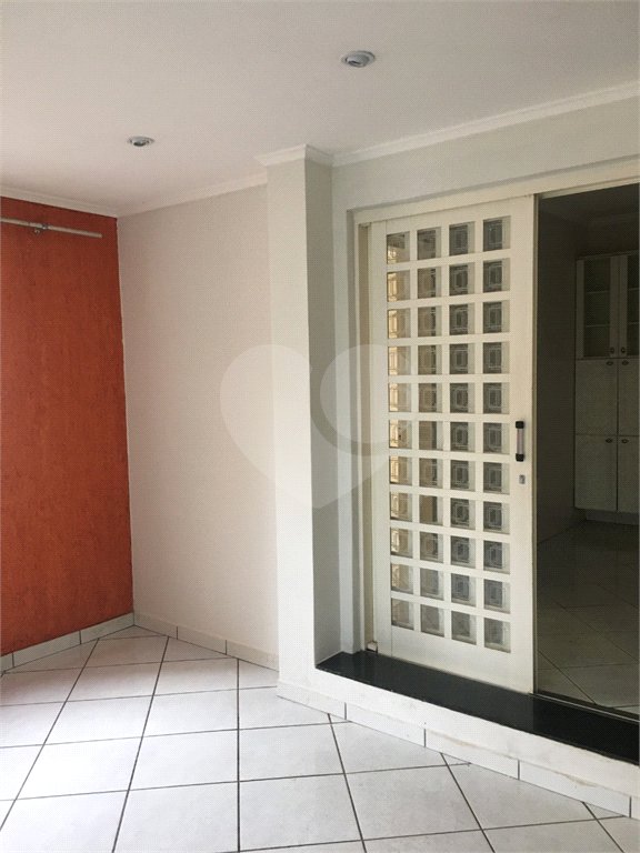 Sobrado à venda com 4 quartos, sendo 1 suíte, em Vila Rubens, Indaiatuba, SP