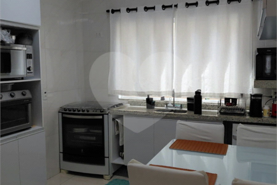 Casa à venda com 2 suítes no condomínio Residencial Guilhen, São Paulo - SP