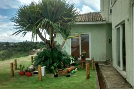 Casa à venda com 4 quartos, sendo 2 suítes, em Pinhal, Jarinu, SP