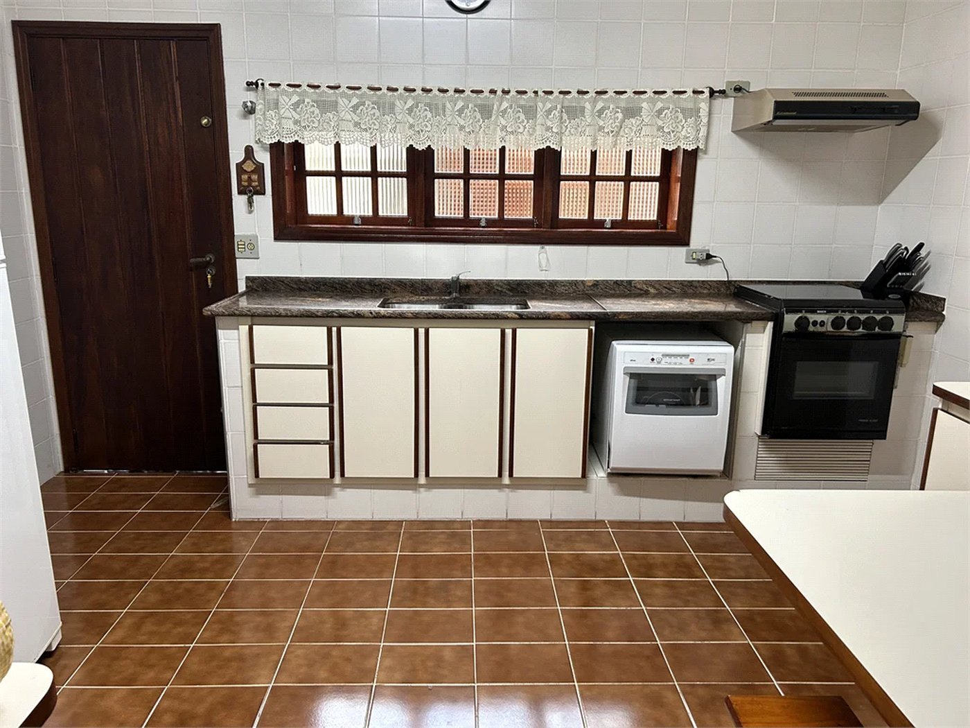 Sobrado à venda com 3 quartos, sendo 1 suíte, em Jardim das Vertentes, São Paulo, SP