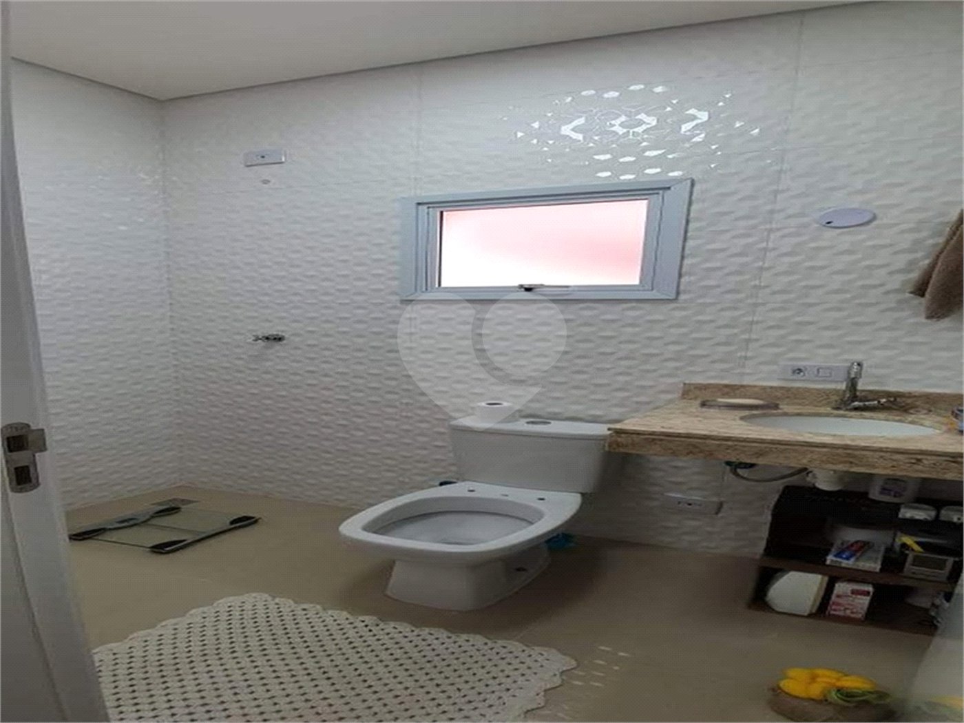 Casa à venda com 3 quartos, sendo 1 suíte, em Vila Santa Rosália, São Roque, SP