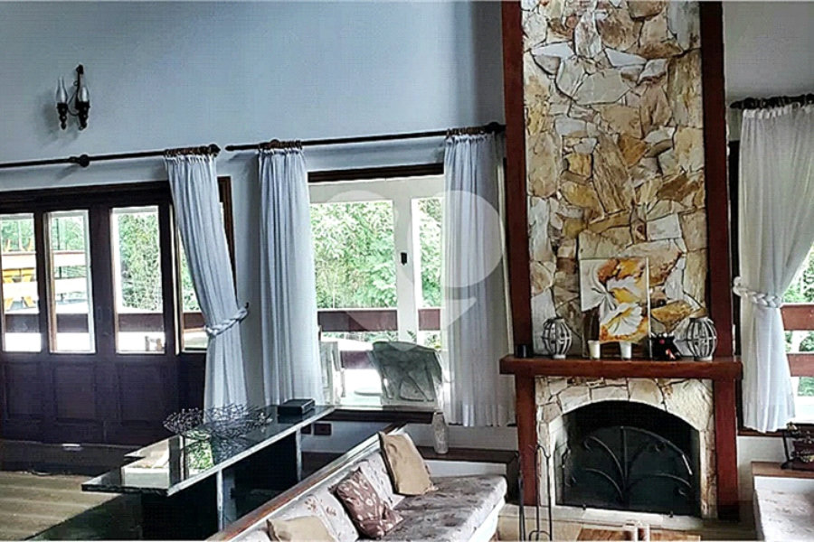 Casa à venda com 4 suítes no condomínio Alpes da Cantareira, Mairiporã - SP
