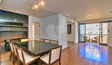 Apartamento à venda com 3 quartos, sendo 1 suíte,  em Vila Olímpia, São Paulo, SP