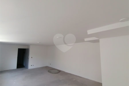 SALA COMERCIAL, ESPAÇO LIVRE DE 59m2, NA ÁREA NOBRE DA BELA VISTA.