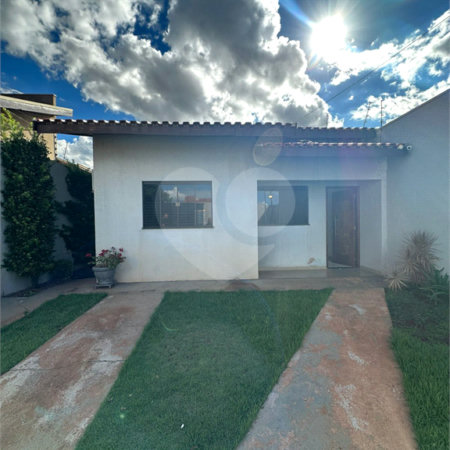 Casa à venda com 3 quartos, sendo 1 suíte,  em Jardim Estoril, Ponta Porã, MS