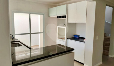 Casa à venda com 3 quartos, sendo 1 suíte,  no condomínio Residencial Rio Preto Village, Atibaia - SP
