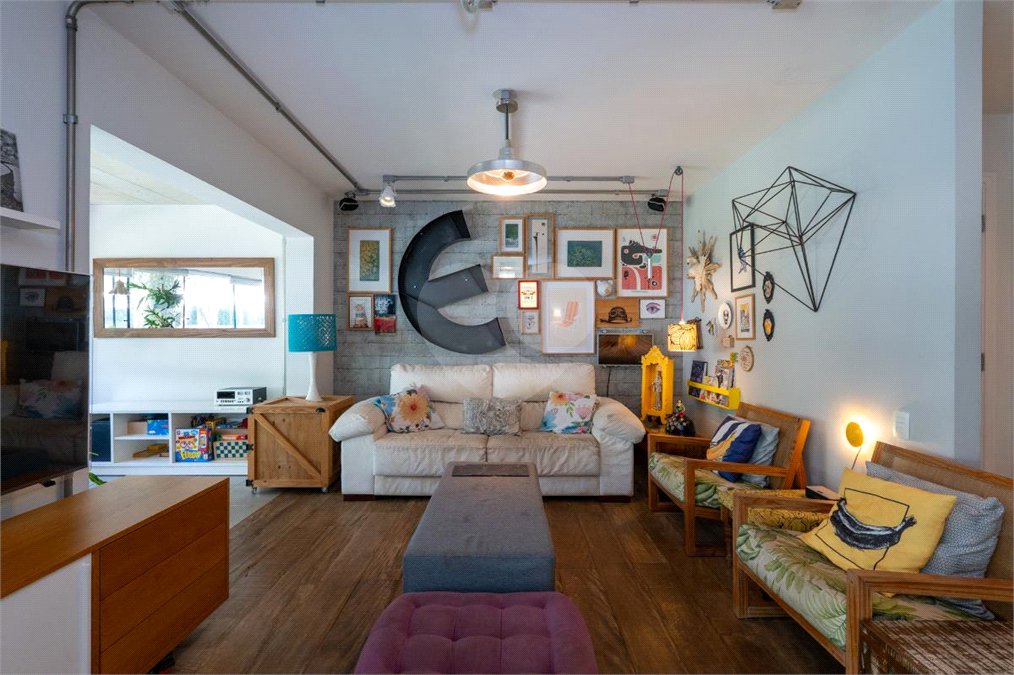 Apartamento à venda com 3 quartos, sendo 1 suíte, em Jardim Morumbi, São Paulo, SP