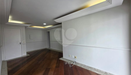 Apartamento à venda com 2 quartos, sendo 1 suíte,  em Vila Olímpia, São Paulo, SP