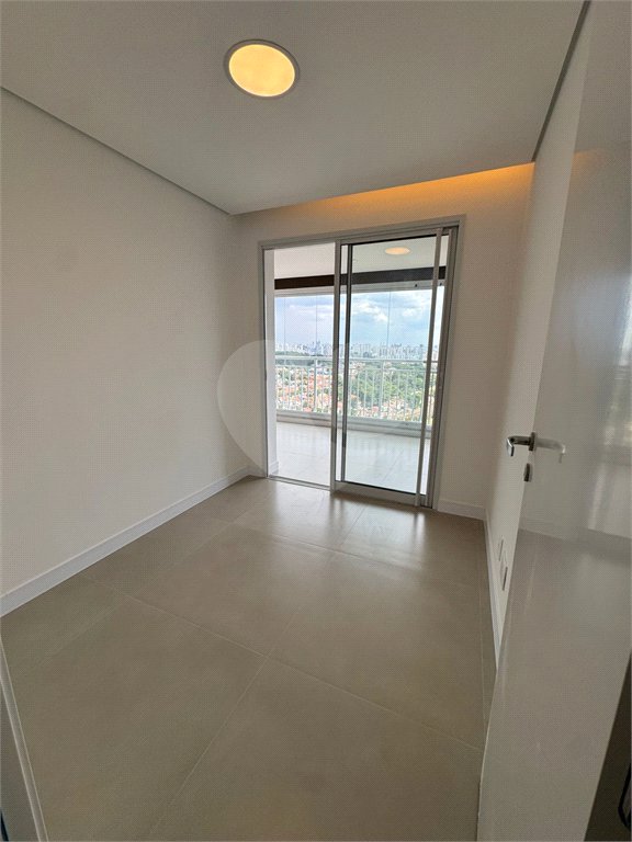Apartamento à venda com 3 quartos, sendo 1 suíte,  em Vila Anastácio, São Paulo, SP