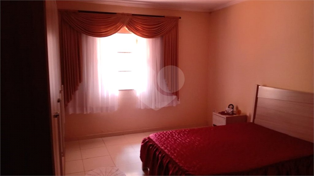 Casa à venda com 4 quartos, sendo 2 suítes,  em Jardim Terezópolis, Guarulhos, SP