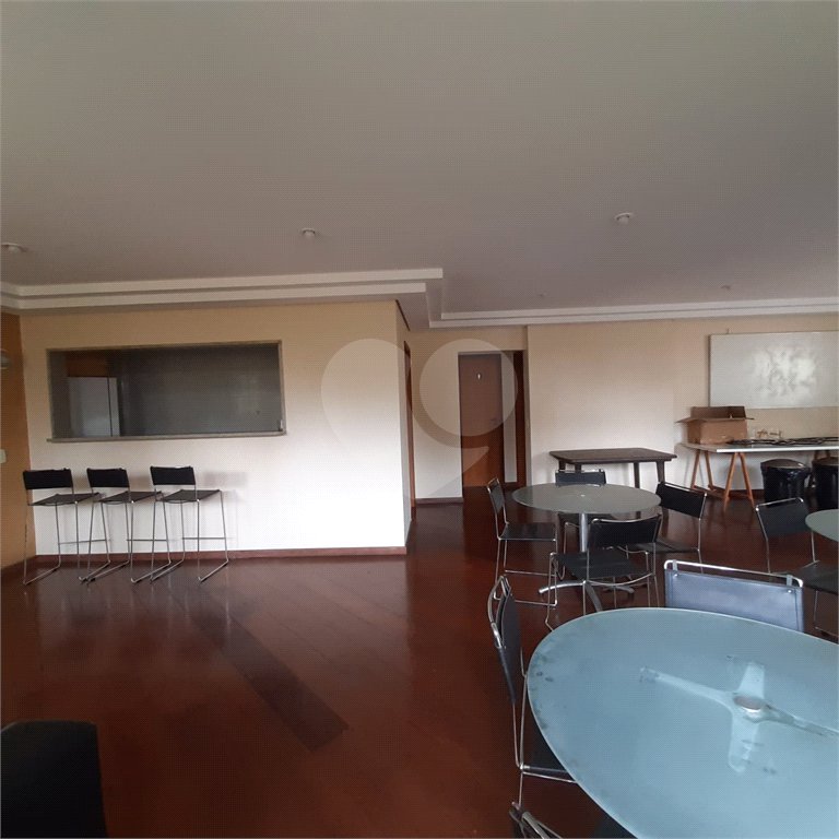 Apartamento à venda com 3 quartos, sendo 1 suíte, em Campo Belo, São Paulo, SP
