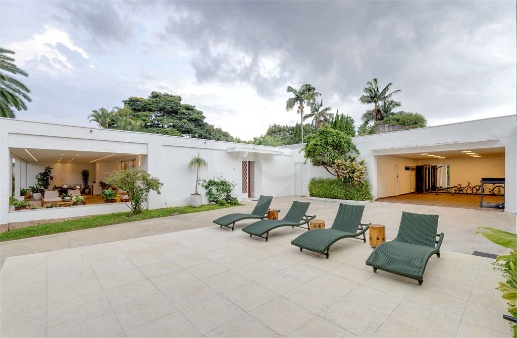 Casa Térrea à venda ou para alugar com 4 suítes em Alto da Boa Vista, São Paulo, SP