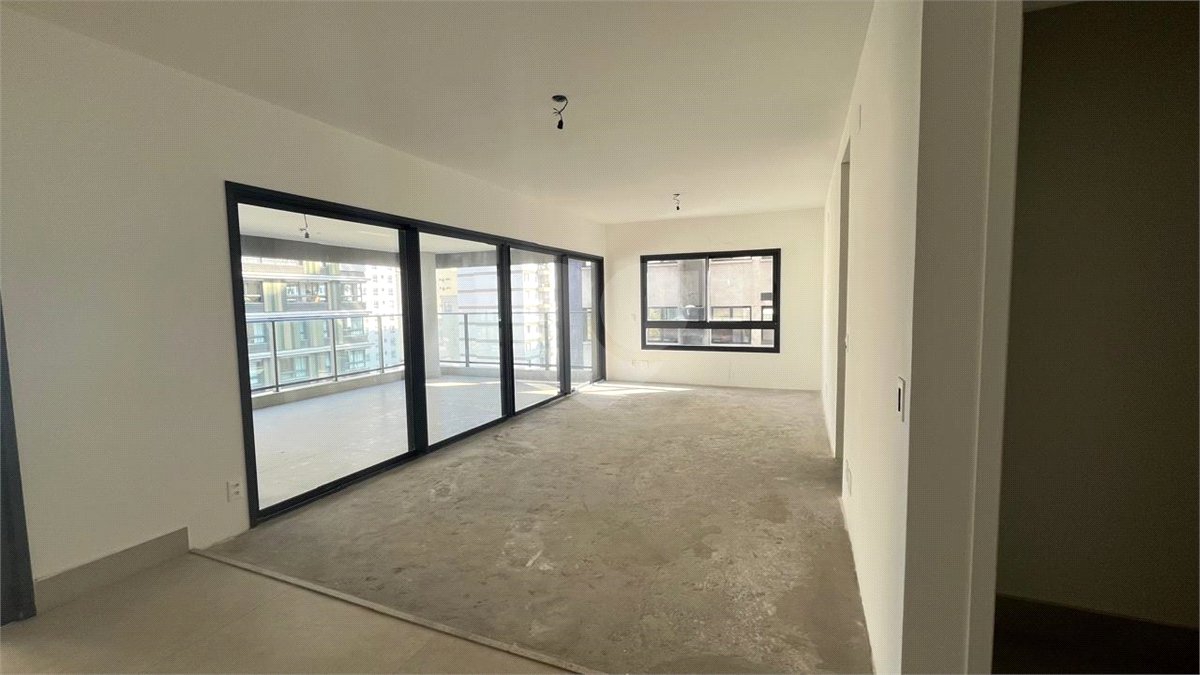 Apartamento à venda com 4 quartos, sendo 2 suítes,  em Pinheiros, São Paulo, SP