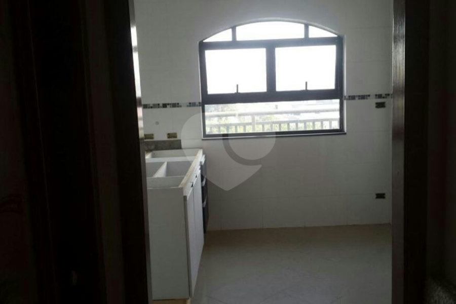 Sobrado à venda com 5 quartos, sendo 3 suítes, em Tremembé, São Paulo, SP