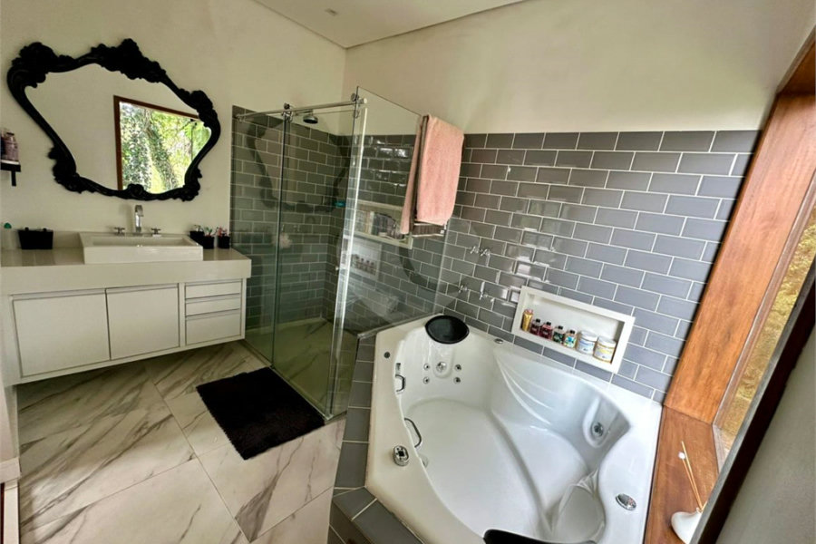 Casa à venda com 4 suítes no condomínio Gleba II, Mairiporã - SP