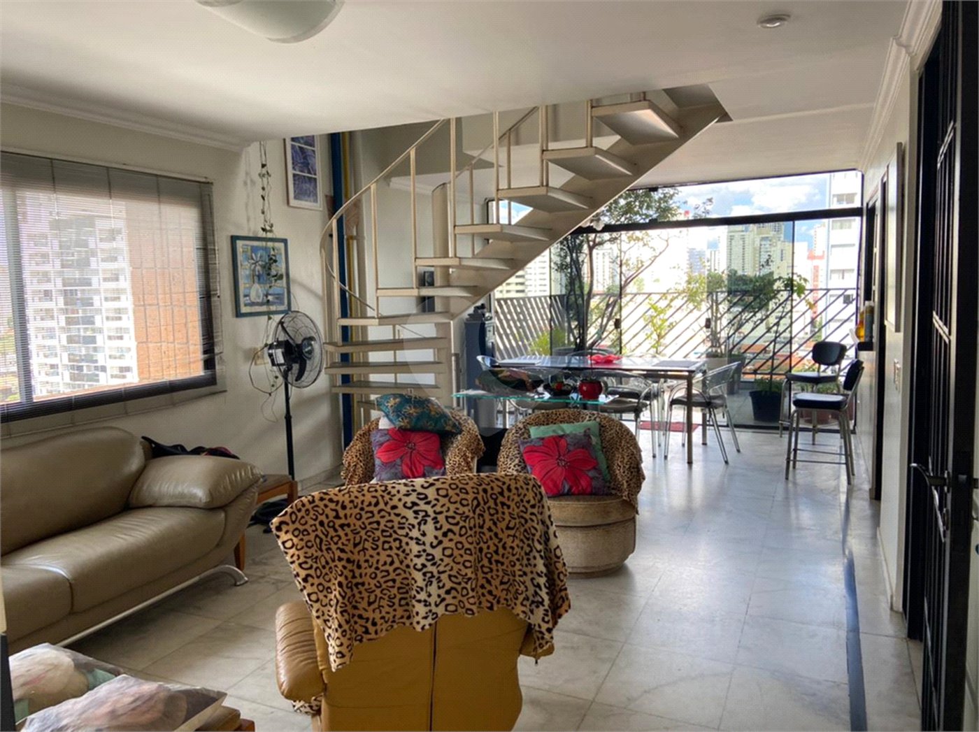 Apartamento à venda com 4 quartos, sendo 1 suíte, em Campo Belo, São Paulo, SP