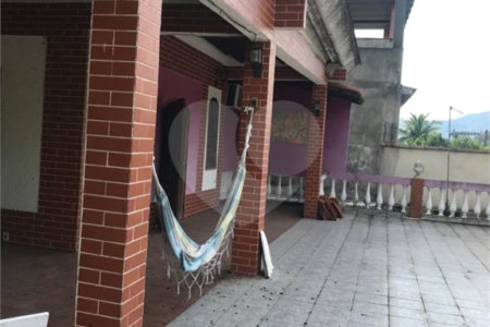 Casa à venda com 4 quartos, sendo 1 suíte, em Senador Vasconcelos, Rio de Janeiro, RJ