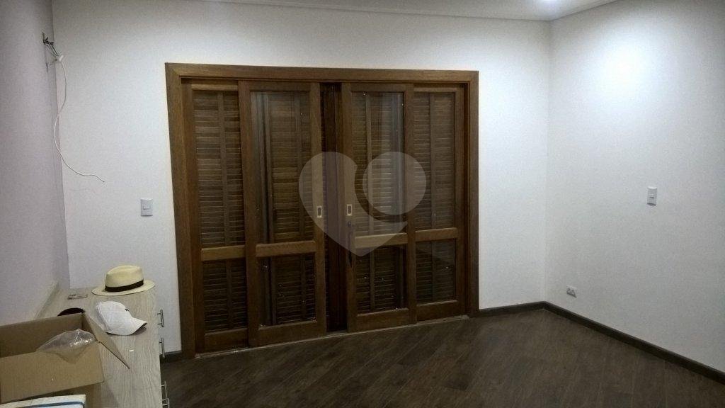 Casa à venda ou para alugar com 3 suítes no condomínio Vilarejo Estoril, Mairiporã - SP