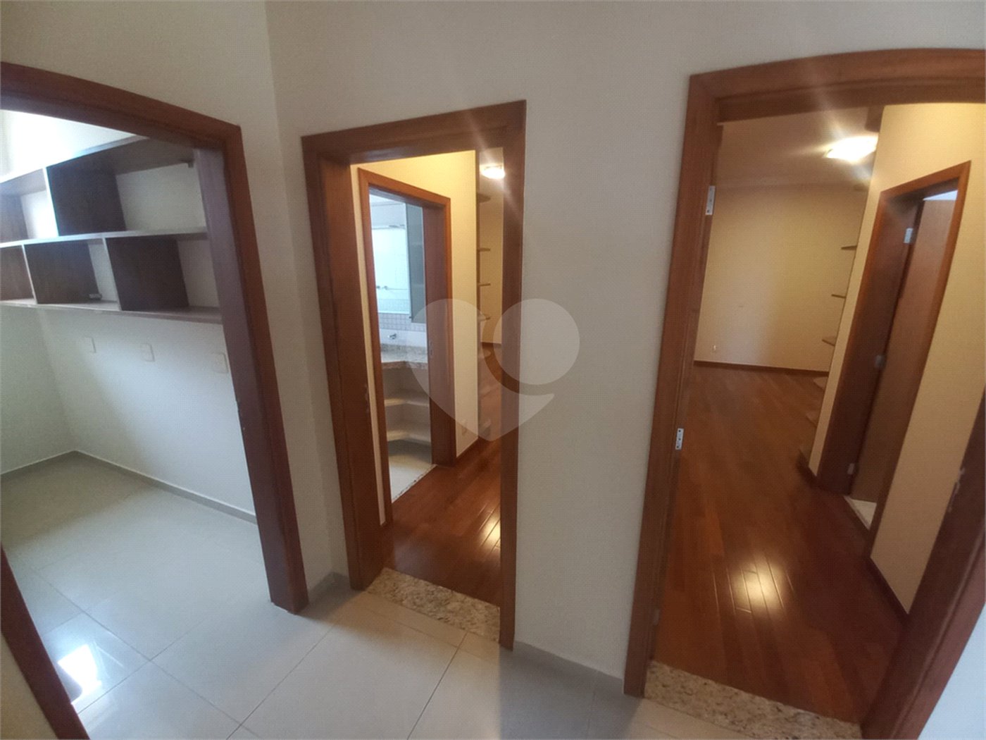 Excelente sobrado a venda no Condomínio Parque Sabará.