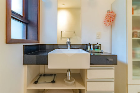 Casa à venda com 3 quartos, sendo 1 suíte, em Jardim Paulistano, São Paulo, SP