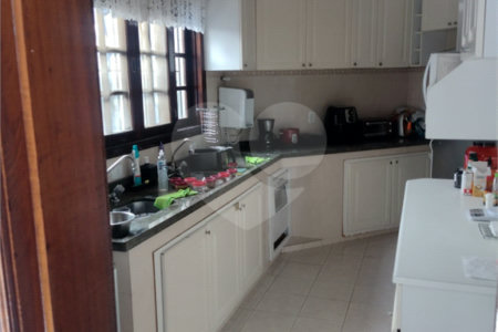Sobrado à venda com 4 suítes em Vila Nova Socorro, Mogi das Cruzes, SP