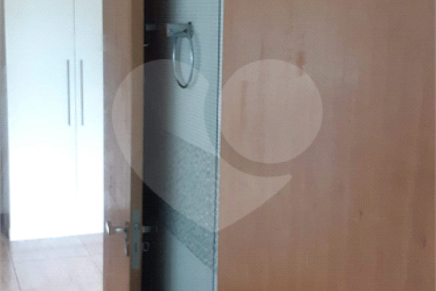 Casa à venda ou para alugar com 3 quartos, sendo 2 suítes,  no condomínio Residencial Erika, São Paulo - SP