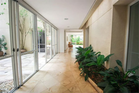 Apartamento à venda com 3 suítes em Real Parque, São Paulo, SP