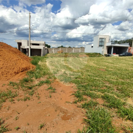Lote à Venda em São Carlos, no Condomínio Villeneuve I