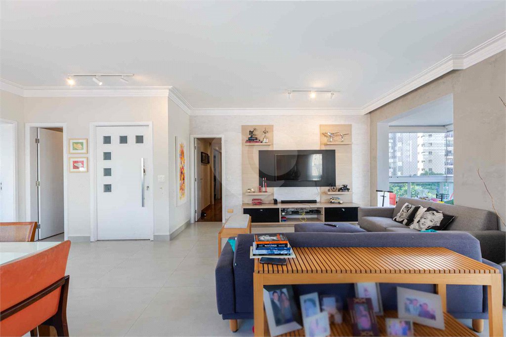 Apartamento à venda com 3 suítes em Vila Anglo Brasileira, São Paulo, SP