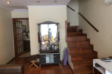 Sobrado à venda com 4 quartos, sendo 1 suíte, em Jardim Pinheiros, São Paulo, SP