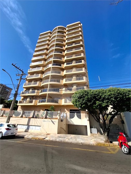 Apartamento à venda com 3 quartos, sendo 1 suíte, no Centro, Araraquara, SP