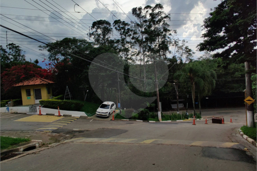 Casa à venda com 4 quartos, sendo 1 suíte, no condomínio Chacarás Bela Vista, Mairiporã - SP