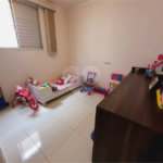 Apartamento no Condomínio Monte Azul .