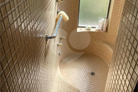 Casa à venda, 742 m², com piscina, 5 suítes, em Embu das Artes