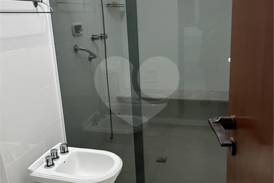Apartamento à venda ou para alugar com 3 quartos, sendo 1 suíte, em Enseada, Guarujá, SP