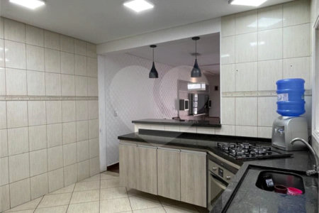 Sobrado à venda com 3 quartos, sendo 1 suíte,  em Jardim Cambuci, Mogi das Cruzes, SP