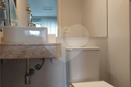 Apartamento à venda com 3 quartos, sendo 2 suítes,  em Cidade São Francisco, São Paulo, SP