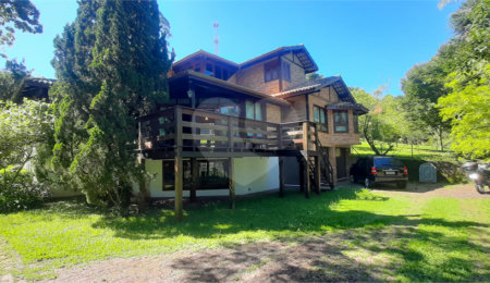 Sobrado à venda com 3 suítes em Serra da Cantareira, Mairiporã, SP