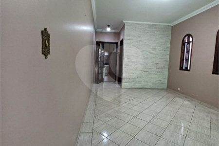 Sobrado à venda com 3 quartos, sendo 1 suíte,  em Jardim Pinheiros, São Paulo, SP
