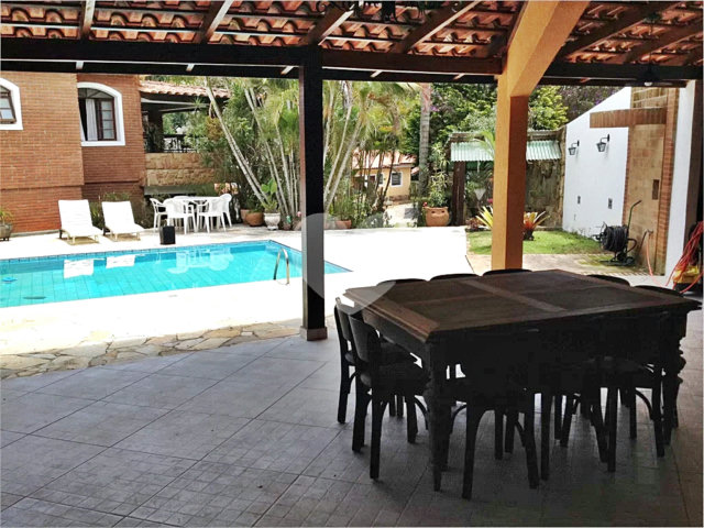 Casa à venda com 4 quartos, sendo 1 suíte,  no condomínio Associação Reserva das Hortênsias, Mairiporã - SP