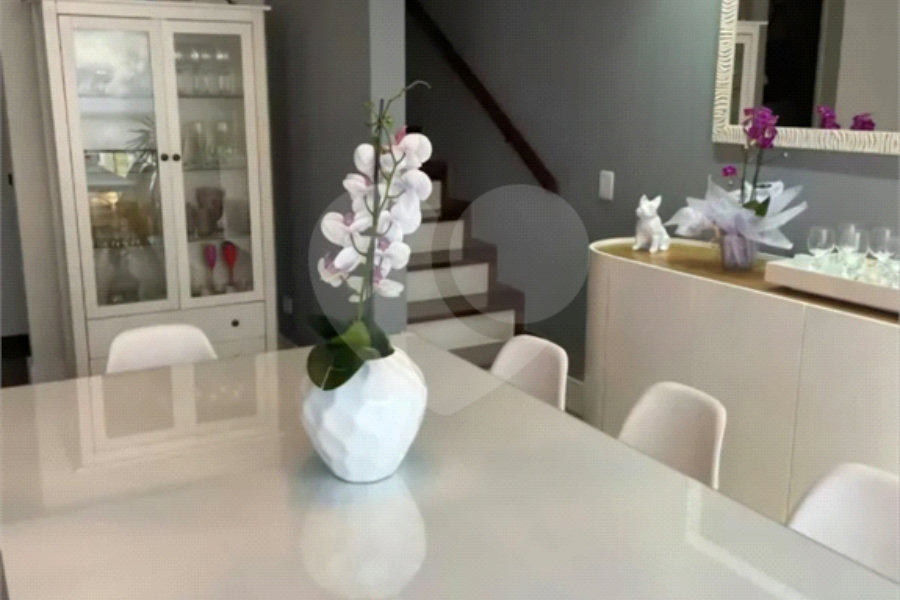 Casa à venda com 3 quartos, sendo 1 suíte, no condomínio Villas de São Francisco I, São Paulo - SP