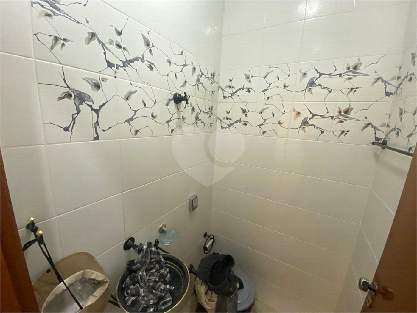 Casa à venda com 4 quartos, sendo 2 suítes,  em Jardim do Lago, Atibaia, SP