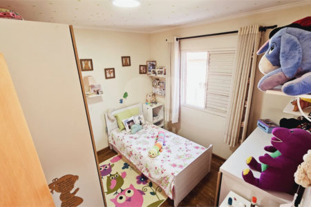 Casa à venda com 4 quartos, sendo 2 suítes, em Jardim Meny, São Roque, SP