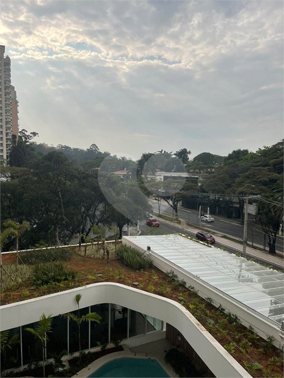 Apartamento à venda com 3 suítes em Moema, São Paulo, SP
