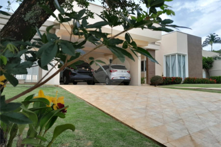 Casa à venda com 5 suítes no condomínio Ipe Velho, Vinhedo - SP