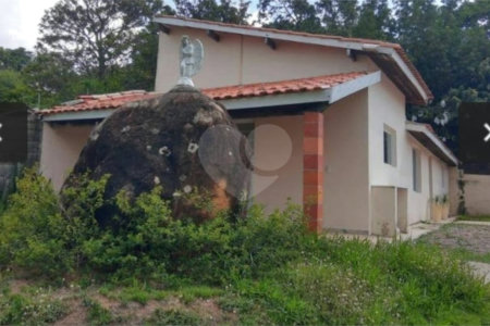 Chácara à venda ou para alugar com 4 quartos, sendo 1 suíte, em Vila Omízollo, Louveira, SP
