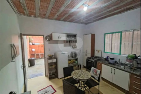 Casa à venda com 2 quartos no condomínio Antilhas, Cotia - SP